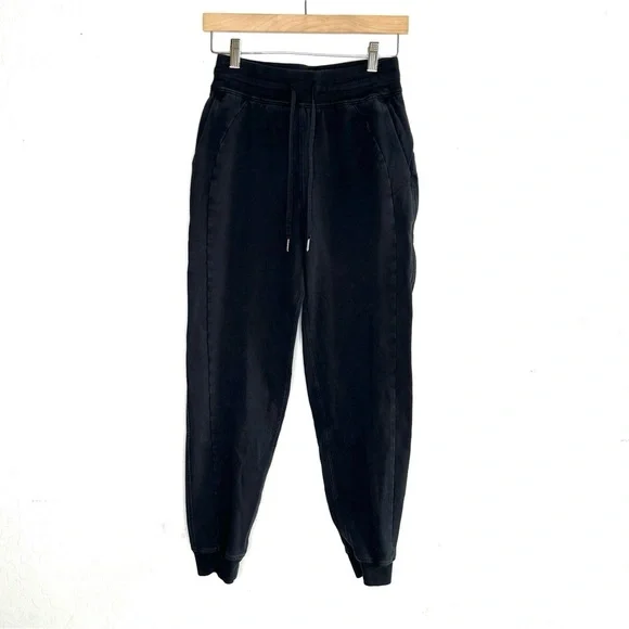 Lululemon Scuba Jogger in Black - Picture 2 of 8